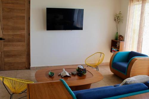 a living room with a couch and a table and chairs at Terraza Carrizalillo in Puerto Escondido