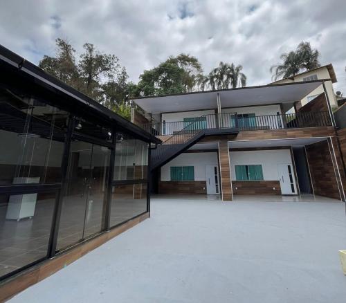 Το κτήριο όπου στεγάζεται  η παραθεριστική κατοικία