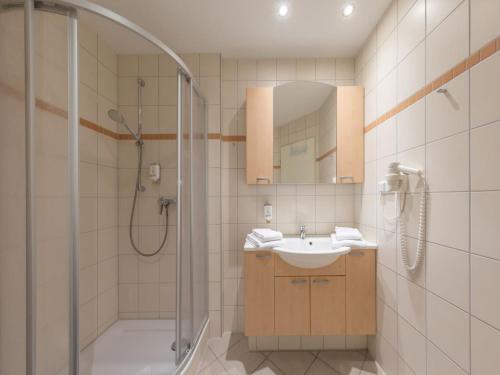 a bathroom with a shower and a sink at Ferienwohnung im Aparthotel Seepanorama in Granzow
