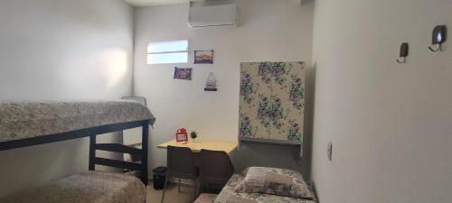 Ένα ή περισσότερα κρεβάτια σε δωμάτιο στο Terezinha Pousada