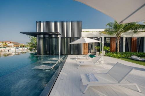 Бассейн в Luxury Portus Villa with Private Pool или поблизости