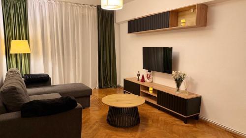 a living room with a couch and a tv at Ultracentral 13 in Craiova