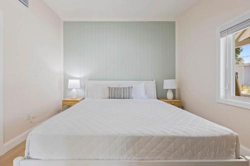 Postel nebo postele na pokoji v ubytování 637 S Orlando #9