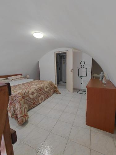 a bedroom with a bed and a dresser in it at CASA GENTILE in Giovinazzo