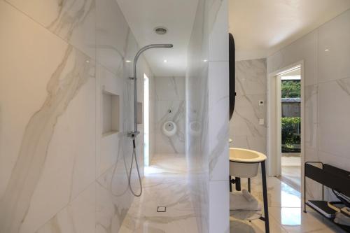 Et badeværelse på Arrowtown Luxury Estate