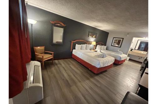 Una cama o camas en una habitación de Suite Dreams Motel By Capital O Mattoon I - 57