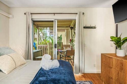 TV/trung tâm giải trí tại Romantic high end Studio w/AC, Pool, Hot Tub