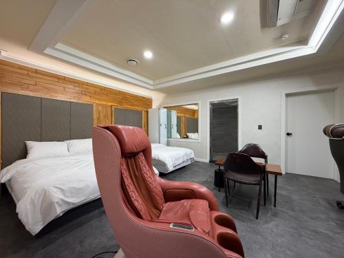 Postel nebo postele na pokoji v ubytování Carlton Hotel