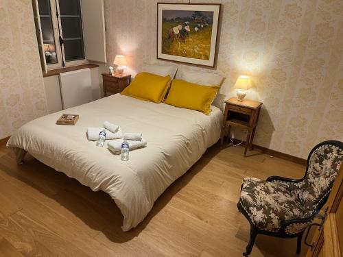 a bedroom with a bed with two towels on it at gîte La Maison d'Odette in Saint-Rémy-du-Plein