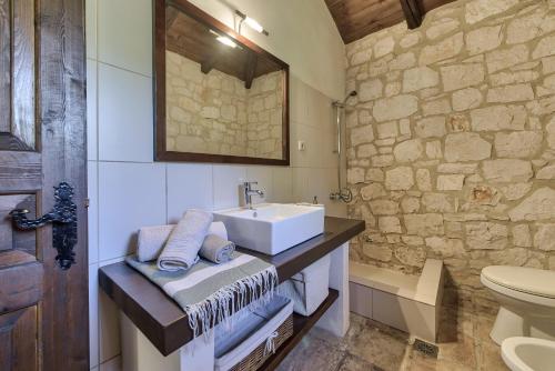 Phòng tắm tại 3 Sorelle Private Stone Villa