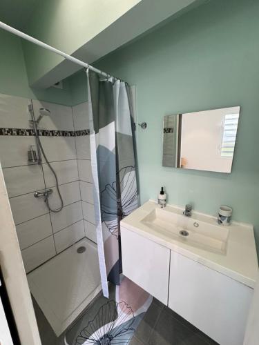 Ένα μπάνιο στο Studio Zen Caza Form