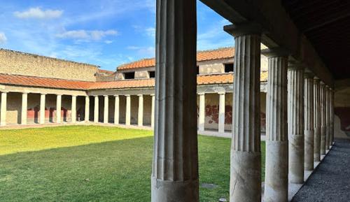 Fotografie z fotogalerie ubytování Palazzo Maiori v destinaci Torre Annunziata