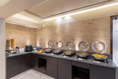 Virtuvė arba virtuvėlė apgyvendinimo įstaigoje Hotel Summit