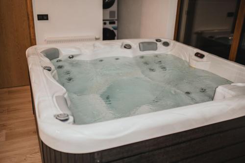a jacuzzi tub in a bathroom at Vila Presjenica in Bunovci