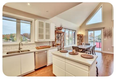 Η κουζίνα ή μικρή κουζίνα στο Riverside Dreams