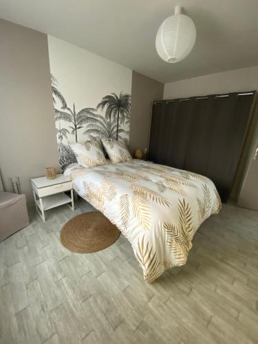 Ένα ή περισσότερα κρεβάτια σε δωμάτιο στο Appartement lumineux centre-ville