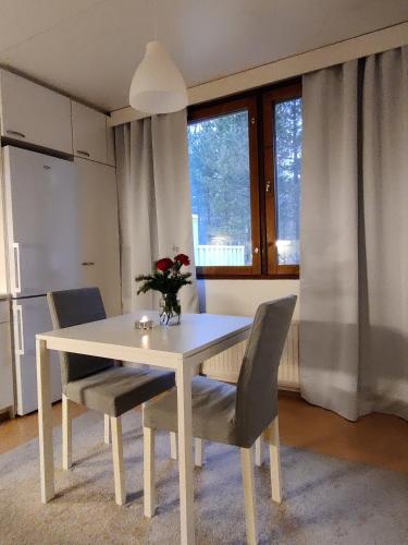 Χώρος καθιστικού στο Rivitalohuoneisto, Kinnula