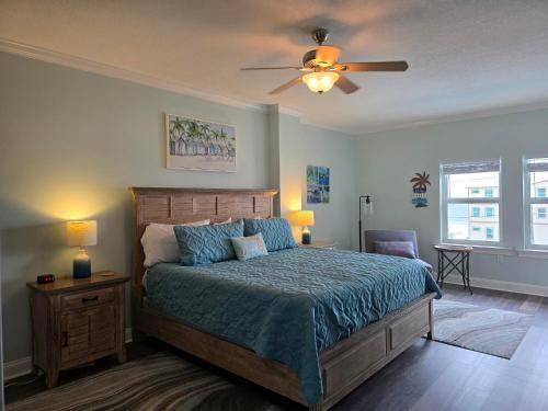 Ένα ή περισσότερα κρεβάτια σε δωμάτιο στο Paradise Shores 305 by Pristine Properties Vacation Rentals