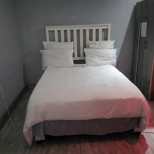 Giường trong phòng chung tại N2 Village BnB