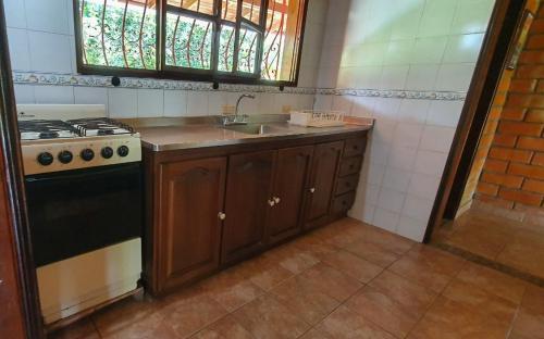 Η κουζίνα ή μικρή κουζίνα στο Finca Piscina Playita Kiosco Bar Combia - Estación Pereira