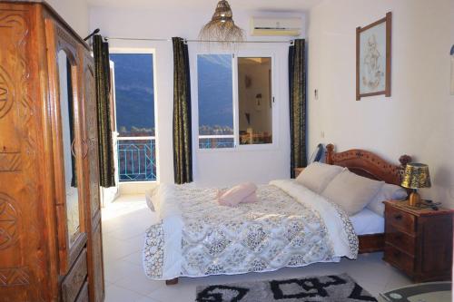 Кровать или кровати в номере Auberge Les Montagnes du Paradis Your Hidden Retreat in Paradise Valley