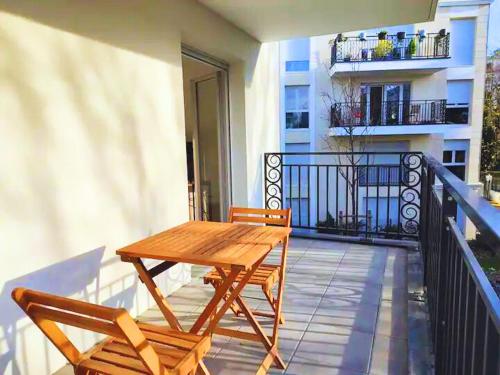 Μπαλκόνι ή βεράντα στο Opposite Metro 14, Cozy Guest Room with Garden & Free Parking, 5 min Orly Airport, 7 min Paris