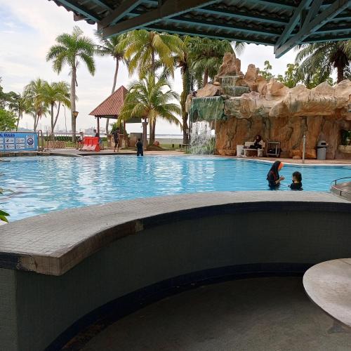 Bazén v ubytování Glory Beach Resort Private Penthouse Apartment nebo v jeho okolí