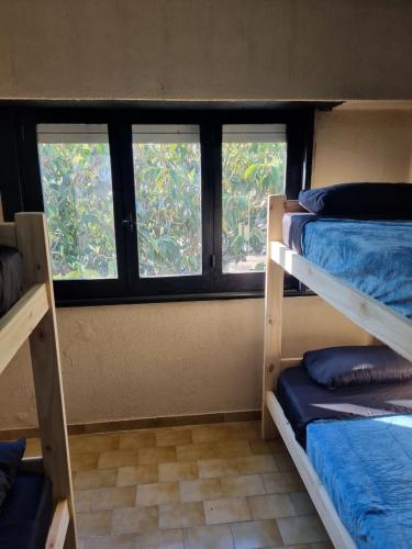 a room with two bunk beds and a window at Duplex en mar de ajo Olivia in Mar de Ajó