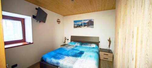 En eller flere senge i et værelse på Bilocale Nel Cuore Della Val Di Fiemme