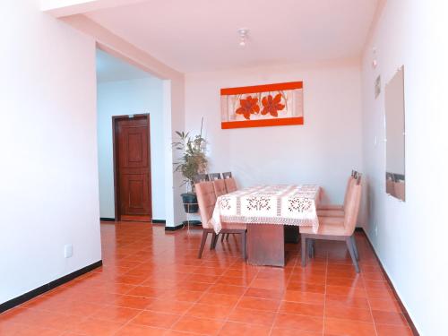 a dining room with a table and chairs at Hotel Minas Brasil in Salinas