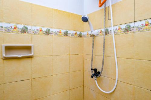 Koupelna v ubytování RedDoorz Syariah Near Stasiun Purwokerto