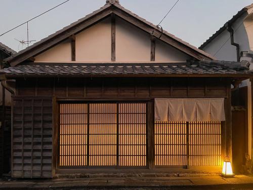 Το κτήριο όπου στεγάζεται  η παραθεριστική κατοικία