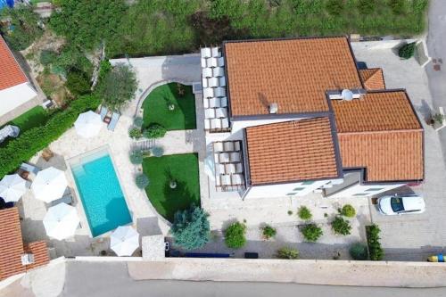Apartments with swimming pool Brodarica, Sibenik - 25027