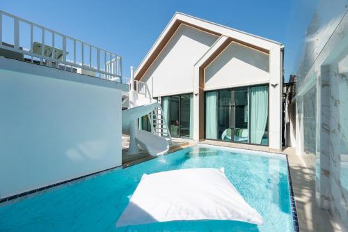 a swimming pool on the side of a house at Sorrento Pool Villa Jomtien Beach in Jomtien Beach