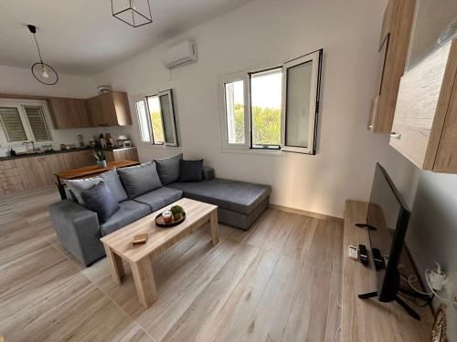 Φωτογραφία από το άλμπουμ του Ermis Villa σε Άπτερα