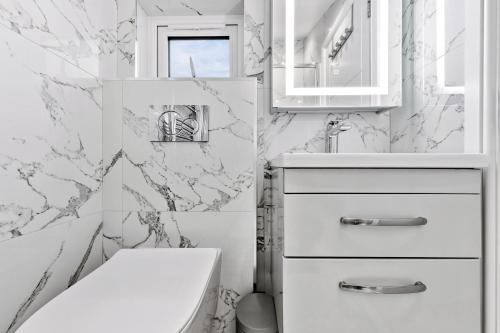 Koupelna v ubytování Central Hendon - 1 Min to Train - Free Parking