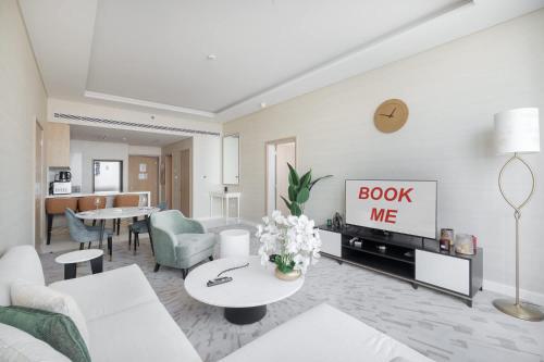 Free housekeeping visits during your stay - StayShort - Palm Jumeirah Getaway for 2 with Sea View