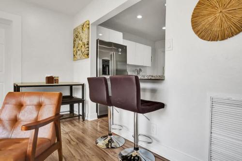 a kitchen with a table and a chair and a counter at Villa Riviera Beach -4Bdr Relaxing Retreat By Viac in Riviera Beach