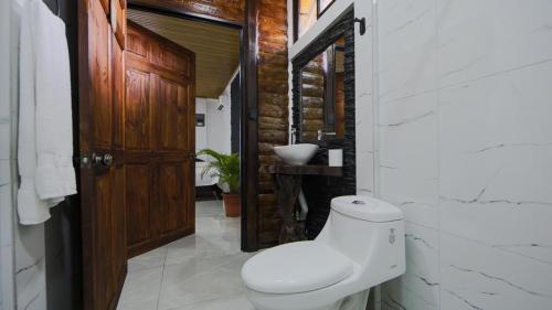 Ένα μπάνιο στο Cabaña Los Ángeles, Fortuna