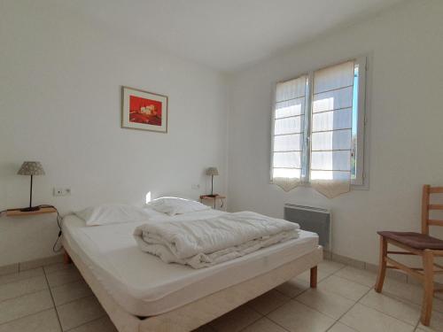 Postel nebo postele na pokoji v ubytování Villa spacieuse proche plage, 5 pers, jardin privatif - FR-1-476-110