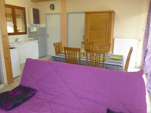 Φωτογραφία από το άλμπουμ του Location éco-responsable avec terrasse, 2 chambres, vue sur le canal - FR-1-611-122 σε Viéville