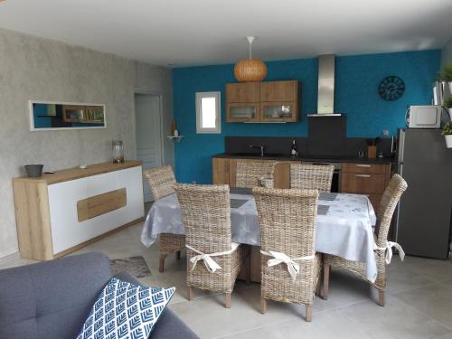 Φωτογραφία από το άλμπουμ του Charmant gîte au bord du lac de la Vingeanne avec terrasse - FR-1-611-129 σε Percey-le-Pautel