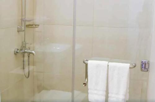 Ένα μπάνιο στο Bay's Inn Resort