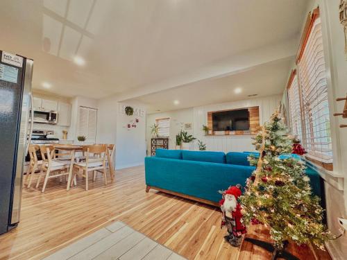 Un lugar para sentarse en Unique Wildwood 3 BR 1,5 BA Entire House in the Heart of Wildwood!