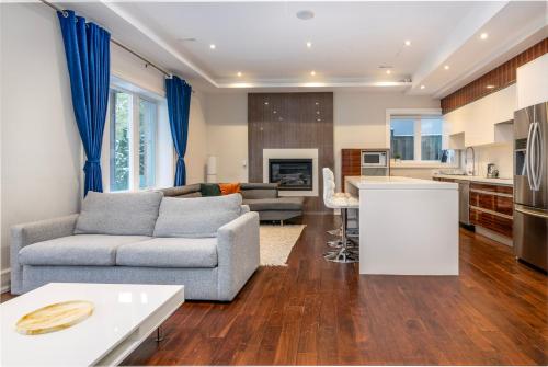 a living room with a couch and a kitchen at Hillcrest Modern House in Toronto