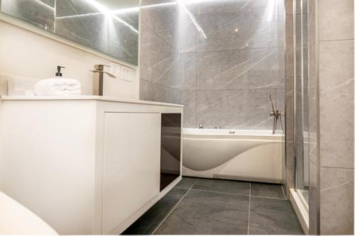 Vannituba majutusasutuses Hillcrest Modern House