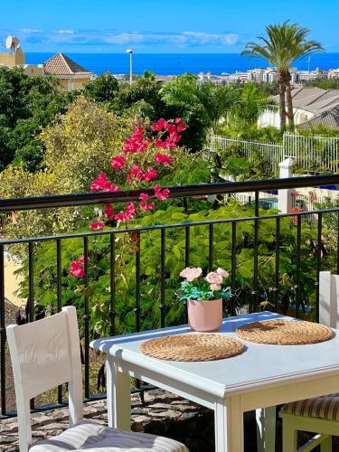 Sunny terrace & pool