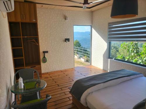 Кровать или кровати в номере Anupraas Resort