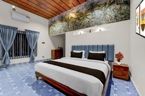 Un pat sau paturi într-o cameră la Mithalai Farm by Palette I 4BHK I Kids's Play I Coimbatore