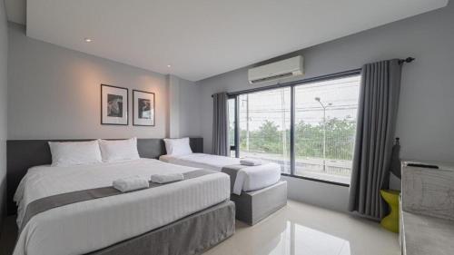 Postel nebo postele na pokoji v ubytování C2U Hotel Uthai Thani